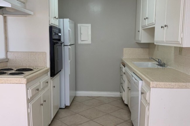 Foto del edificio - 1833 Corinth Ave