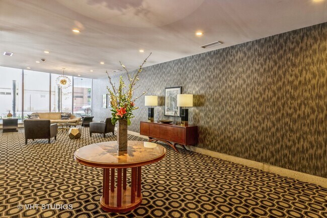 Foto del edificio - 850 N Dewitt Pl