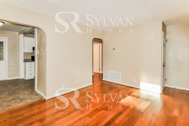 Foto del edificio - Welcome to this charming abode.