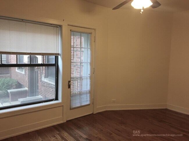 Building Photo - 2858 N Clark St