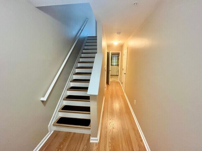 Building Photo - Lovely Newly Constructed 2 BR/2.5 BA Townh...
