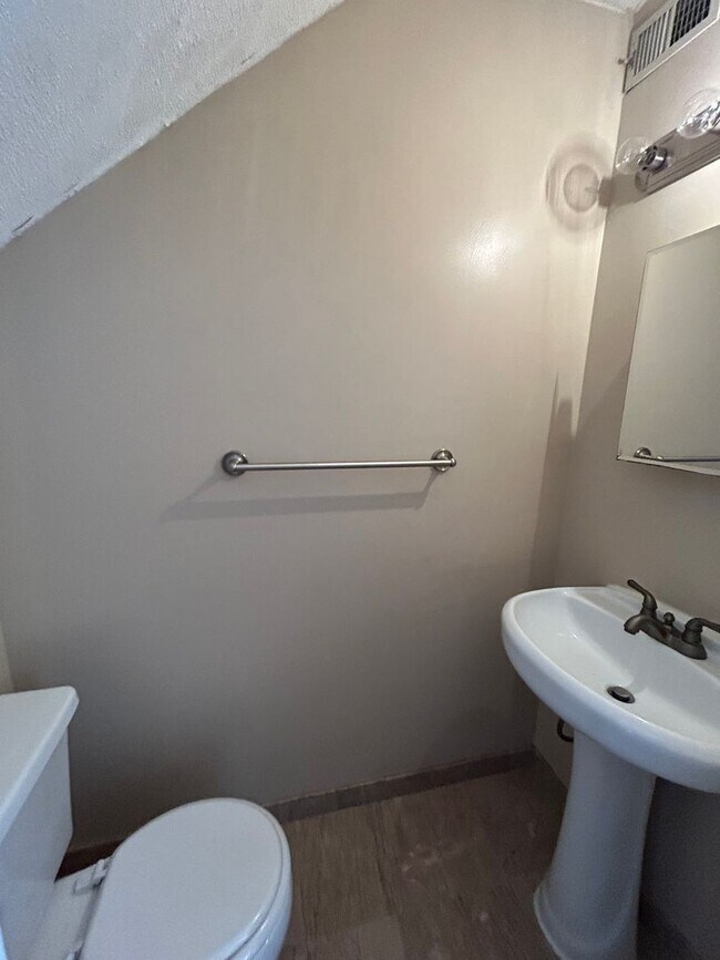 Foto del edificio - 2 Bedroom Townhome Available now!