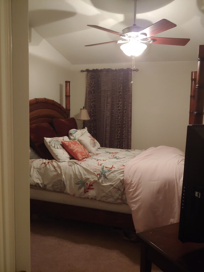 https://images.app.goo.gl/a1Vq3vh38gdxEihg6 - 6963 Woody Vine Dr