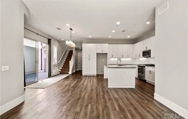 Building Photo - 232 Primrose Dr