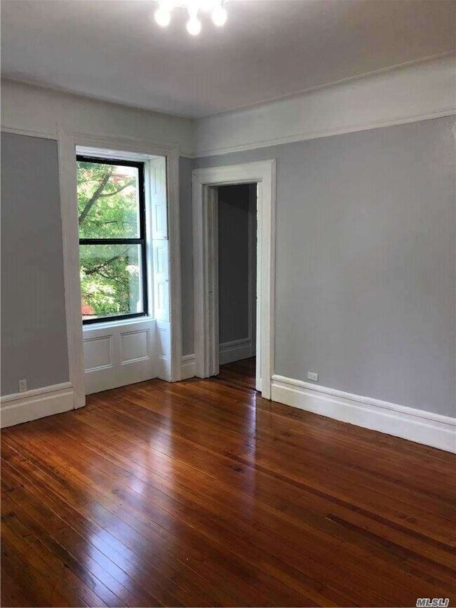 Foto del edificio - 105 W 105th St