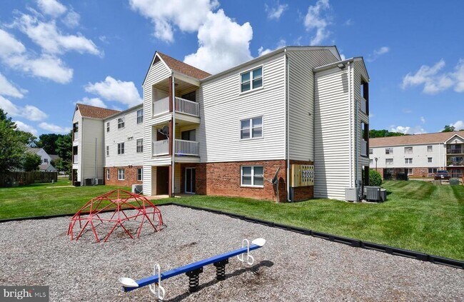Foto del edificio - 102 Chesterfield Ln