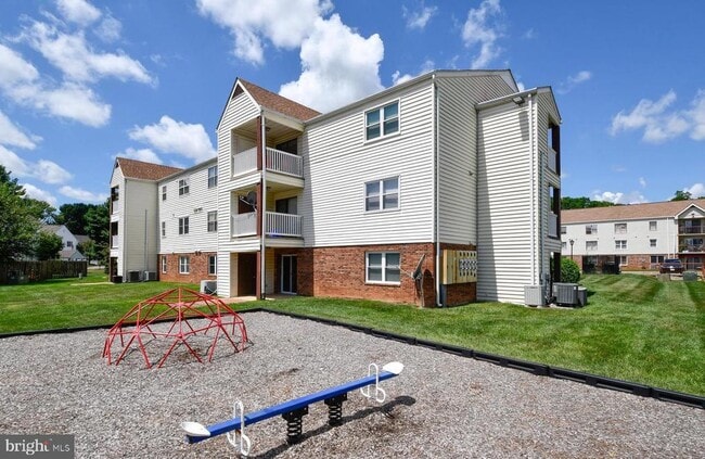 Building Photo - 102 Chesterfield Ln