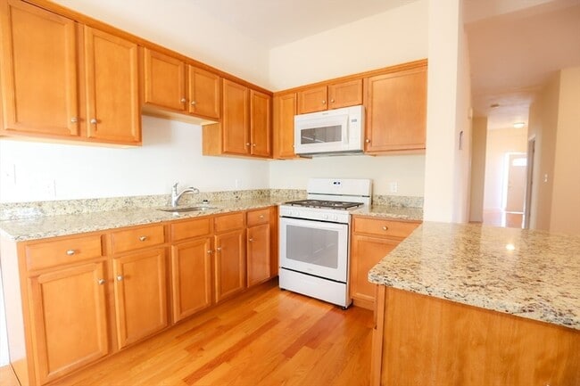 Building Photo - 29-33 Highland Avenue Unit 3