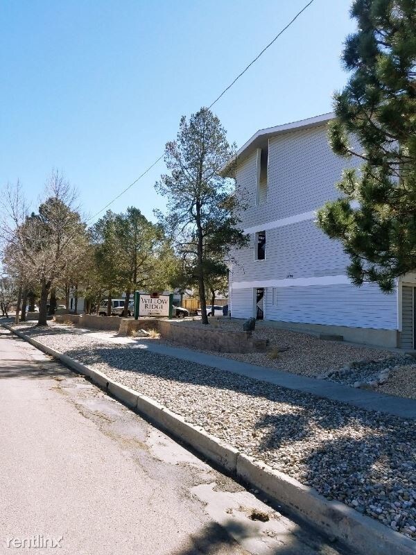 Building Photo - 3751 E La Salle St