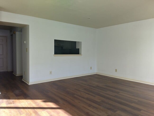 Photo - Light filled 3bd/1.5ba with hardwood throughout House