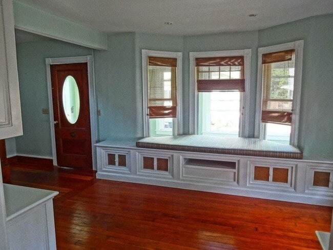 Building Photo - 67 Hall Ave