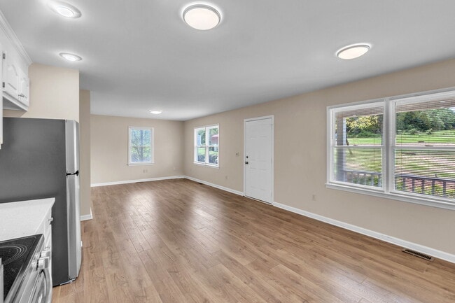 Building Photo - 297 Irby Rd