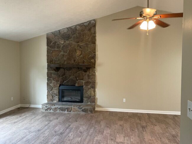 Building Photo - 4026 Leicester Dr NE