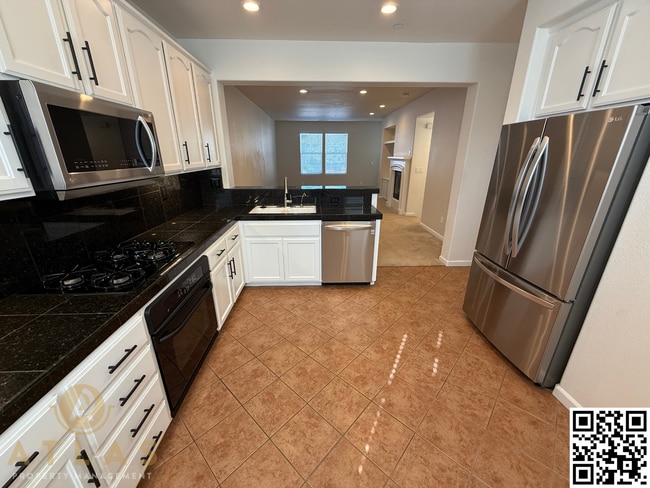 Building Photo - Charming 2-Bedroom Home in Napa with Moder...