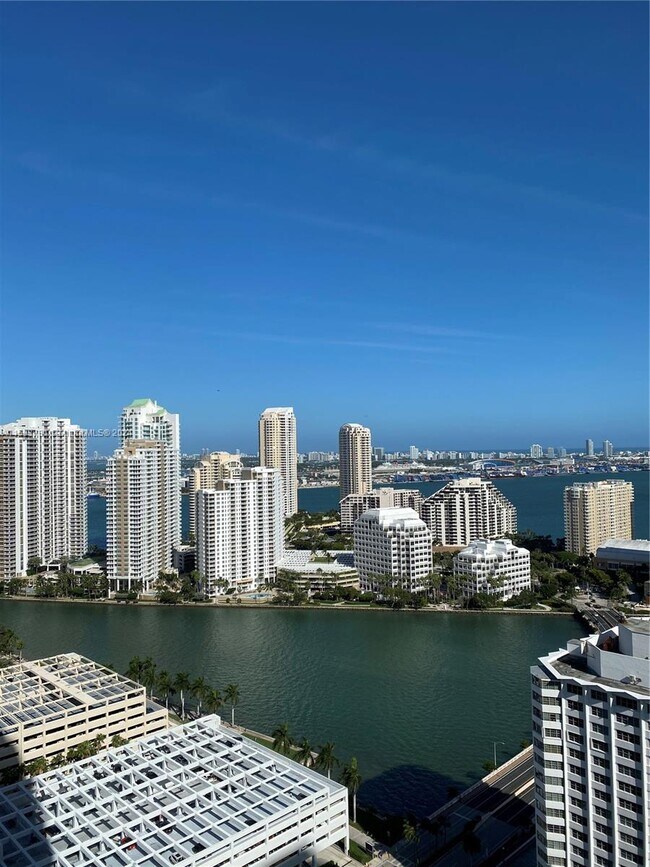 Foto del edificio - 950 Brickell Bay Dr
