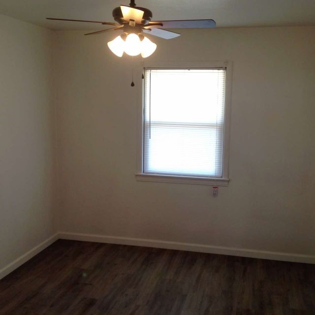 Building Photo - Duplex For Rent in Modesto