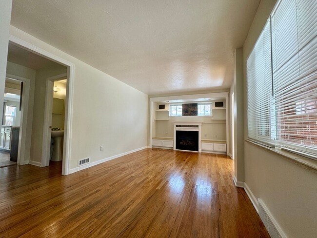 Photo - Beautiful 2 bedroom, 1.5 bathrooms plus an office!! Available NOW! House