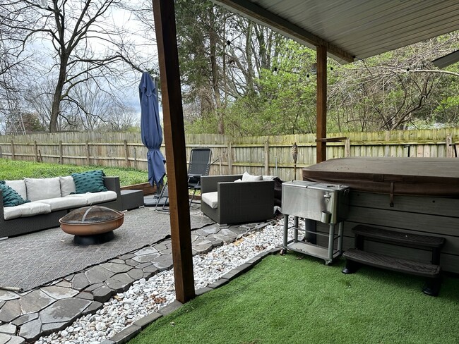 Building Photo - 2617 Emery Dr