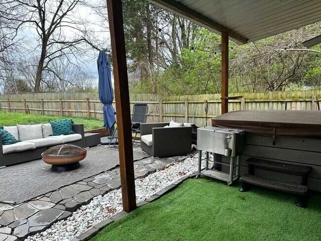 Foto del edificio - 2617 Emery Dr