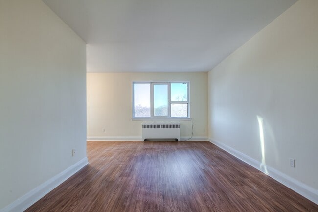 Building Photo - 36 Wood Glen Rd