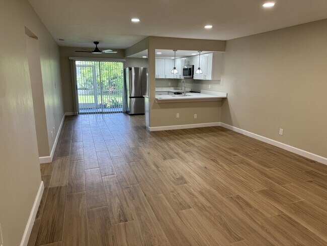 Foto del edificio - 683 110th Ave N