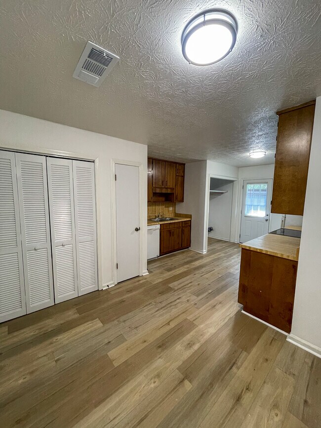 Foto del edificio - 1043 Chestnut Oak Ct NE