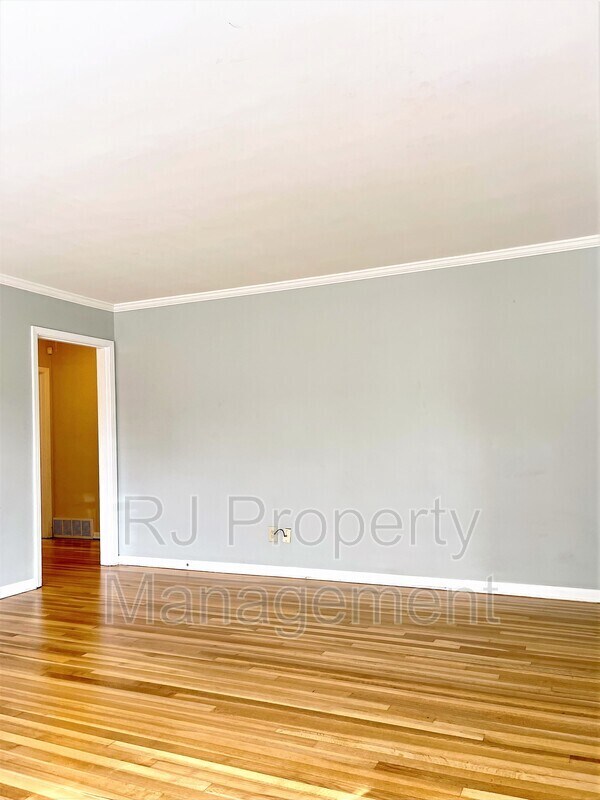 Foto del edificio - 4950 Essexshire Ave