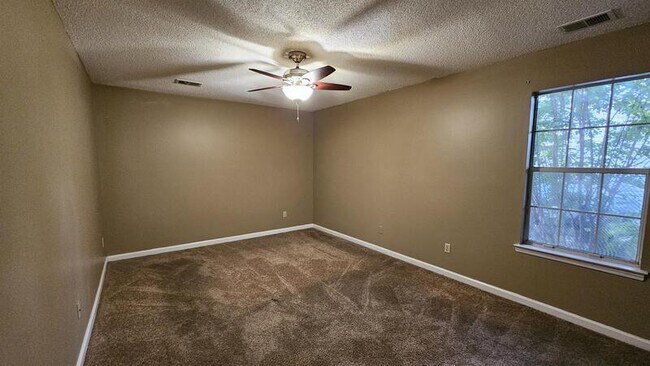 Building Photo - 6938 Lagrange Cir N