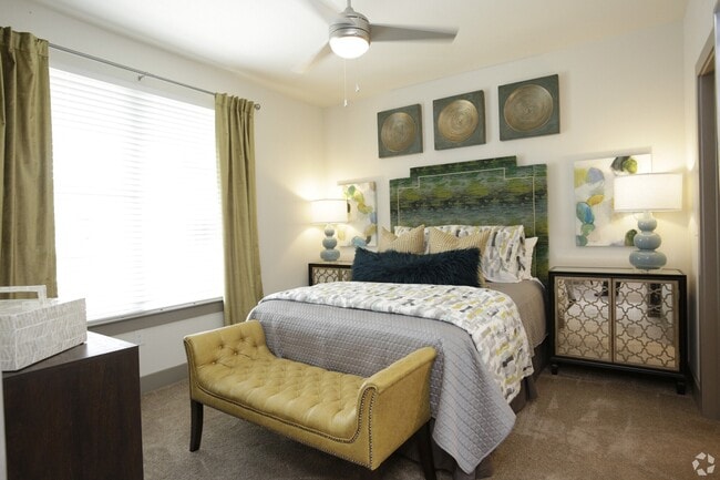 Building Photo - Up to 4 Weeks Free | Luxury 2-Bed in Conroe!