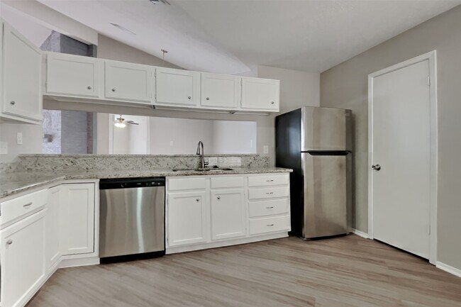 Foto del edificio - 21610 Crescent Heights St