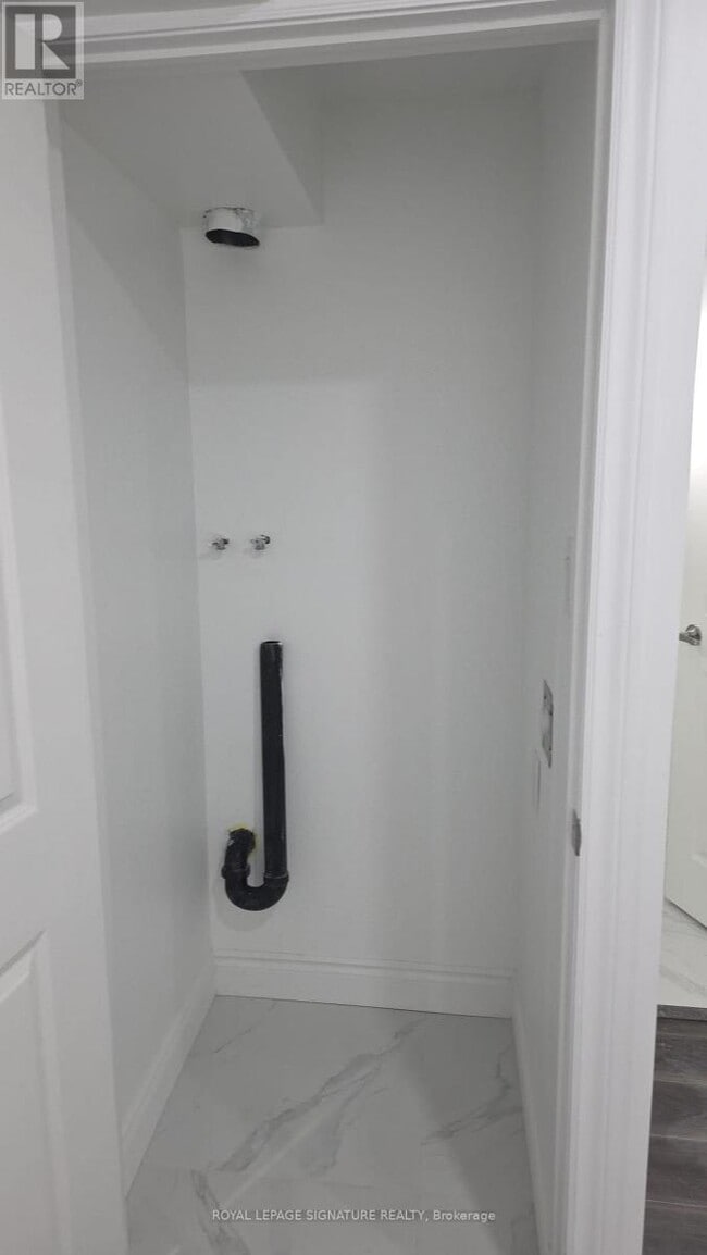 Building Photo - 28 Bagnell Cr