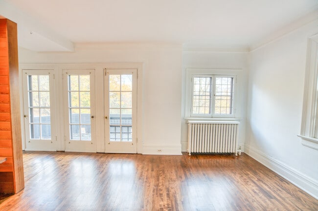 Living room - 8 Range Rd