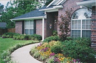 Building Photo - 2405 Tyler Ln