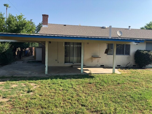 Building Photo - 3349 W Tulare Ave