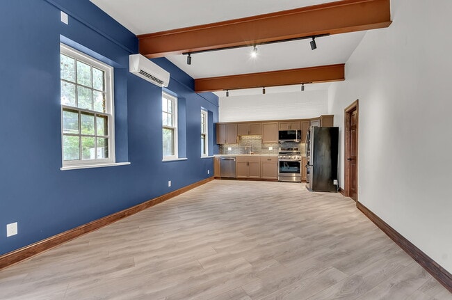 Building Photo - 444 Linwood Ave