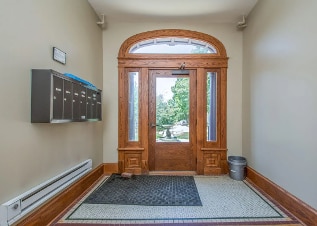 Building Photo - Historic 1 Bed/1 Bath Apartment in the Heart of Sherman Hill!