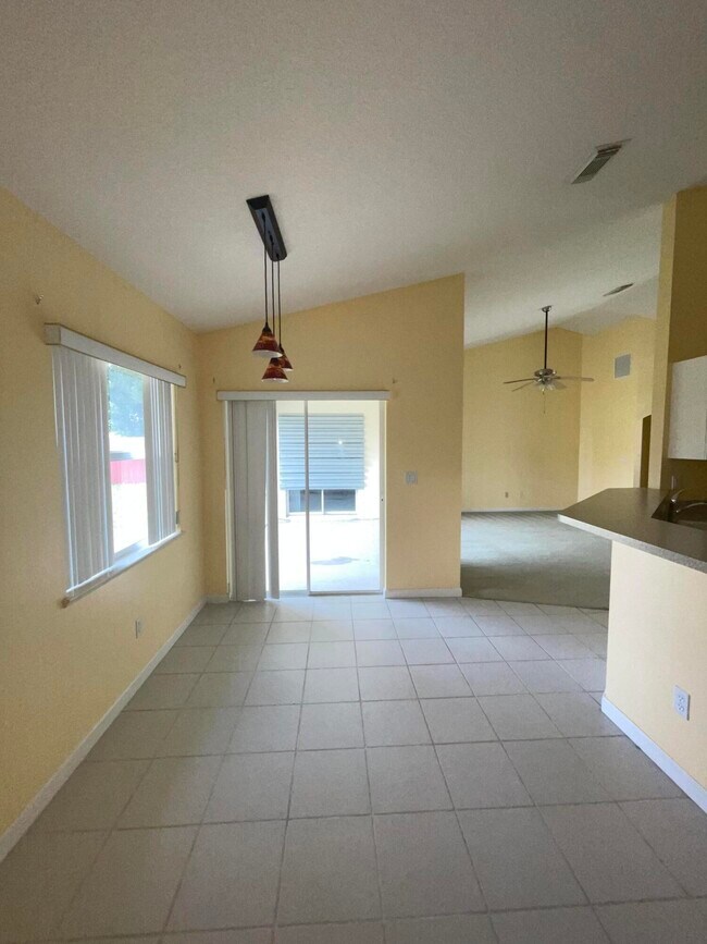 Foto del edificio - 5961 NW Brenda Cir