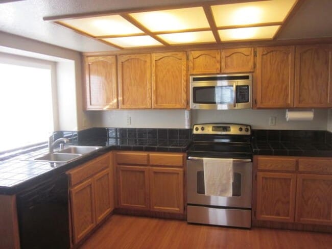 Building Photo - Tracy Home  Available for Rent