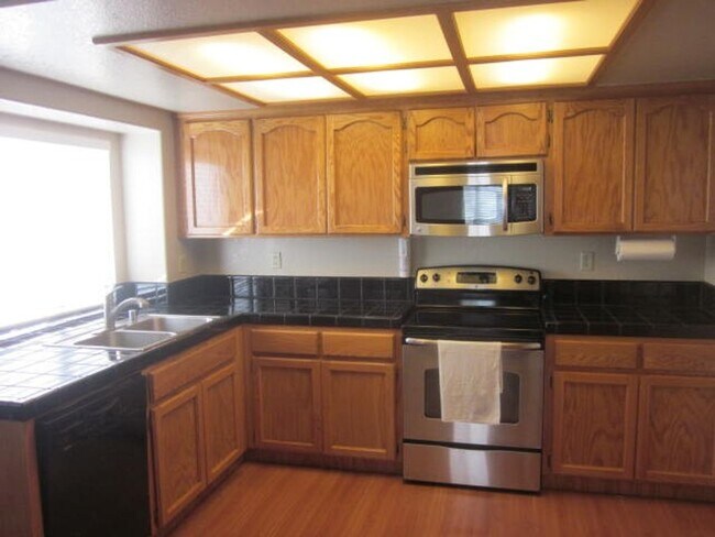 Foto del edificio - Tracy Home  Available for Rent