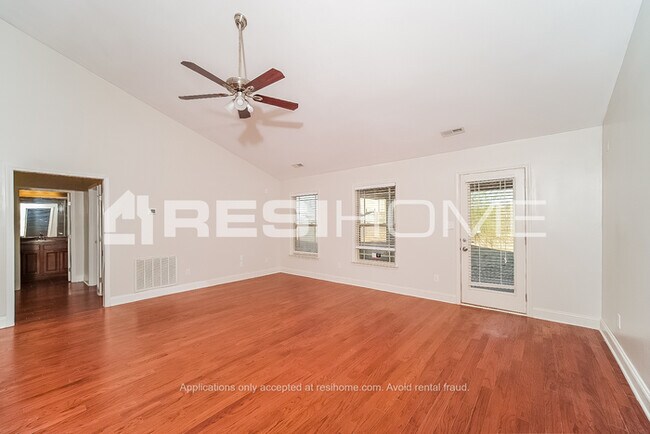 Building Photo - HOME FOR RENT!!