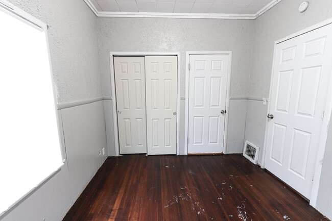 Building Photo - $500 off 1st full months rent.  ***Not Sec...