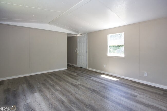 Building Photo - 340 Towler St