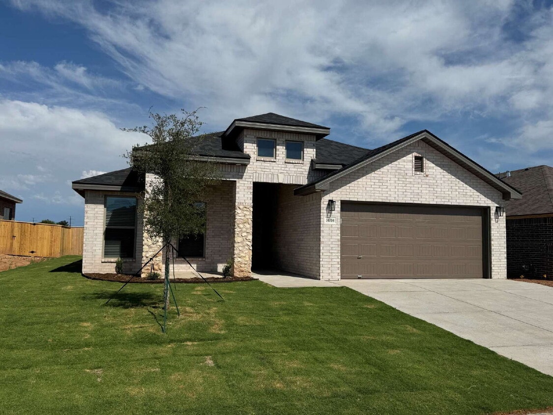 Primary Photo - Stunning Newly Built Home in a Lovely Neig...