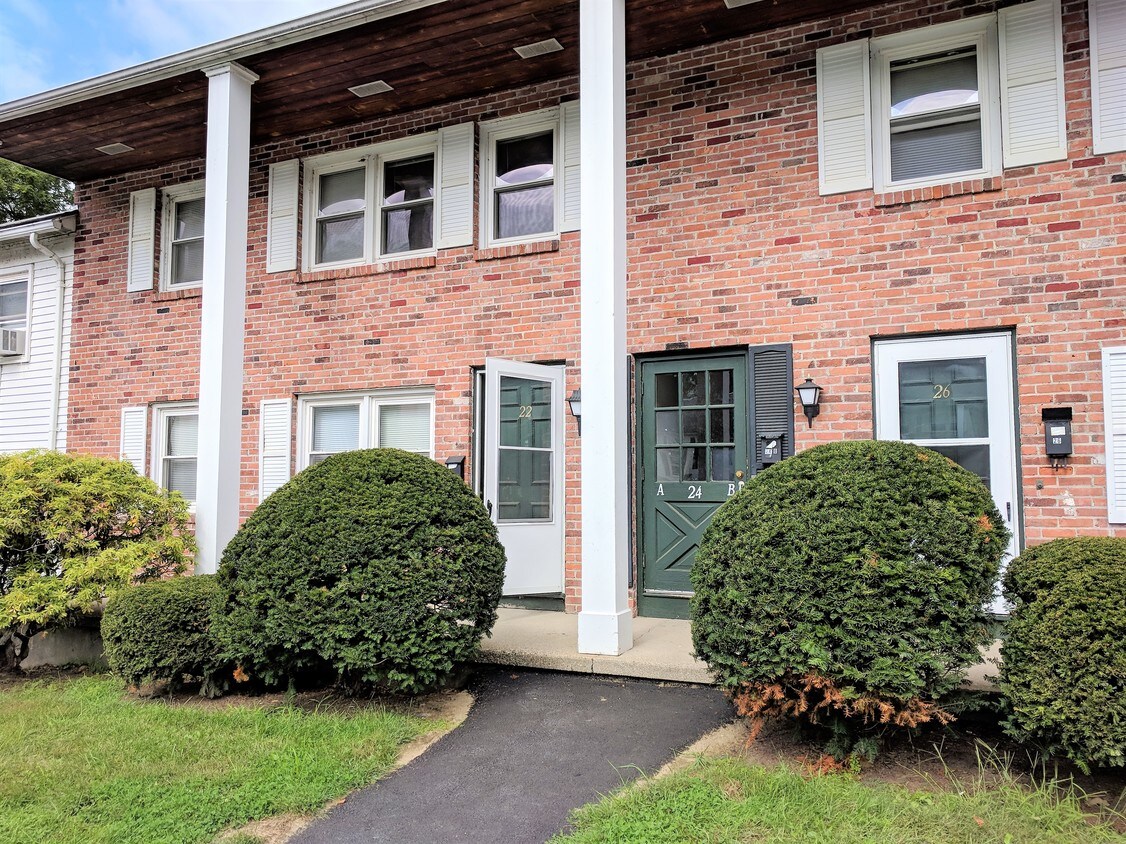 Exterior - 1001 N Pleasant St