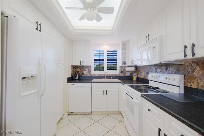 Building Photo - 12945 Vanderbilt Dr