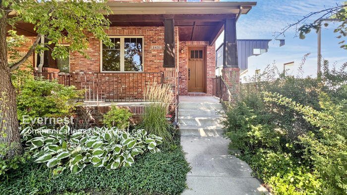 Foto principal - 2451 S Williams St