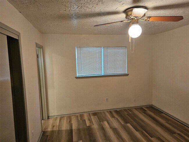 Building Photo - 13021 High Star Dr