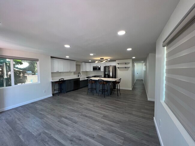 Foto del edificio - 214 E Park Ave