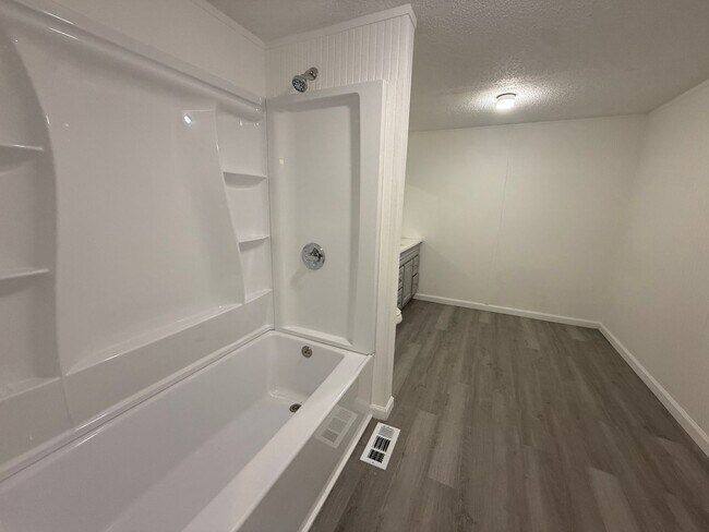 Foto del edificio - 4 Bedrooms, 3 Bathrooms with potential 5th Bedroom- Mobile home in Armuchee!