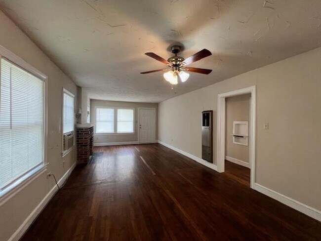 Building Photo - 2727 Lasker Ave